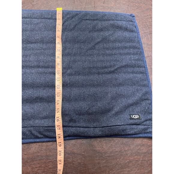 UGG Quilted Knit Pillow Cover Blue Heather Zip Closure – 23.5” x 18.5” - Picture 4 of 5